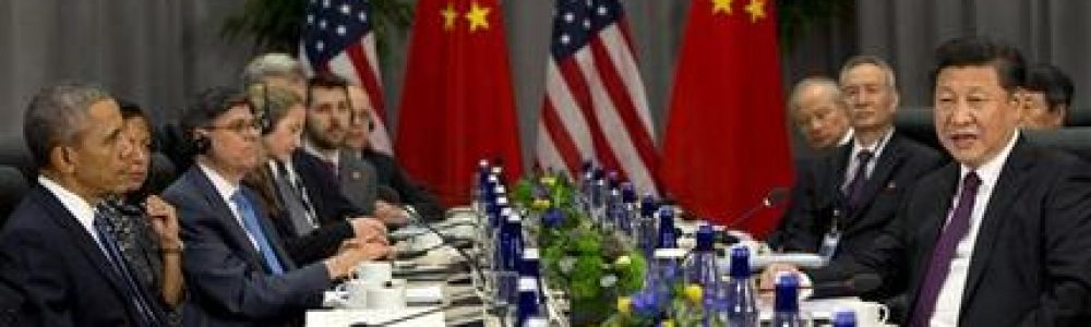 El presidente Barack Obama, a la izquierda, escucha al presidente de China, Xi Jinping, hablar durante su reunión en la Cumbre sobre Seguridad Nuclear en Washington, el jueves 31 de marzo de 2016. Obama y Xi prometieron cooperar para confrontar la amenaza nuclear de Corea del Norte, mientras trabajan para atenuar las tensiones en torno a temas como la ciberpiratería, los derechos humanos y las disputas marítimas que el país asiático protagoniza con varios de sus vecinos. (Foto AP/Jacquelyn Martin)